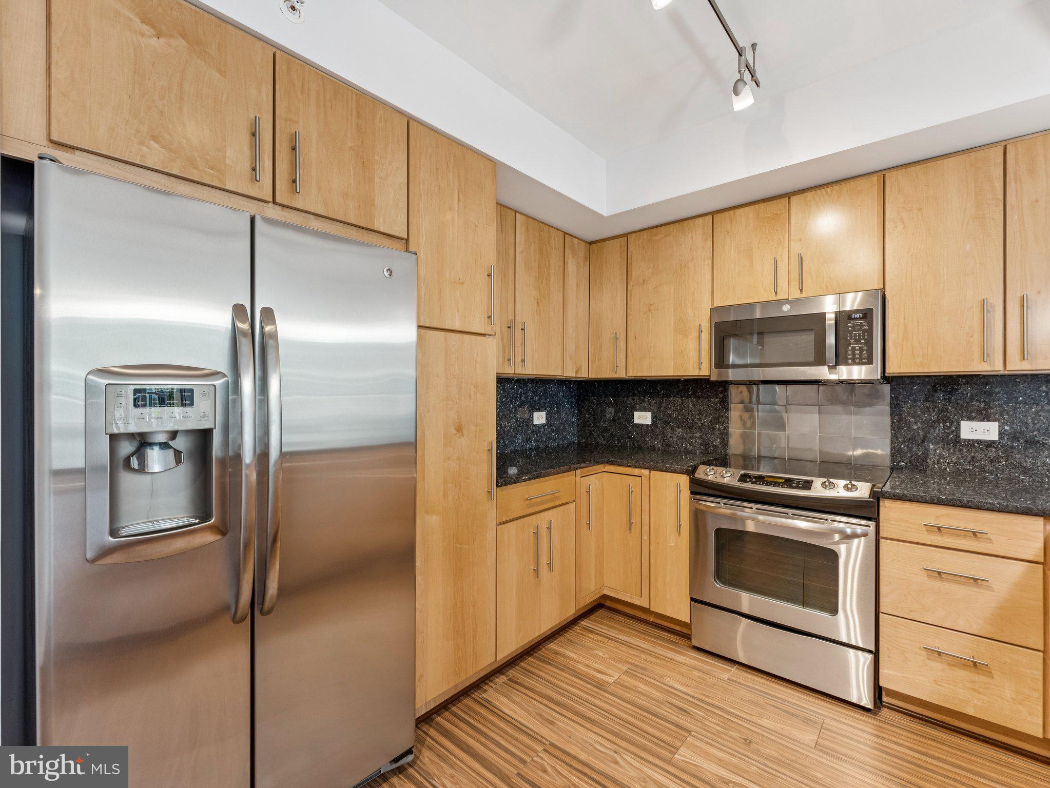 1025 1ST STREET SE 1212