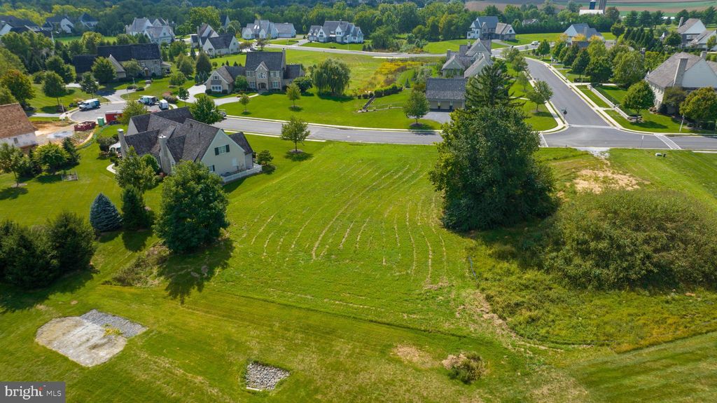 Photo of 920 BENT CREEK DR, LITITZ, PA 17543 (MLS # PALA2031566)