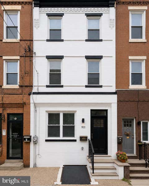 Townhouse For Rent - 911 S 8th Street<br/> PHILADELPHIA, PA 19147