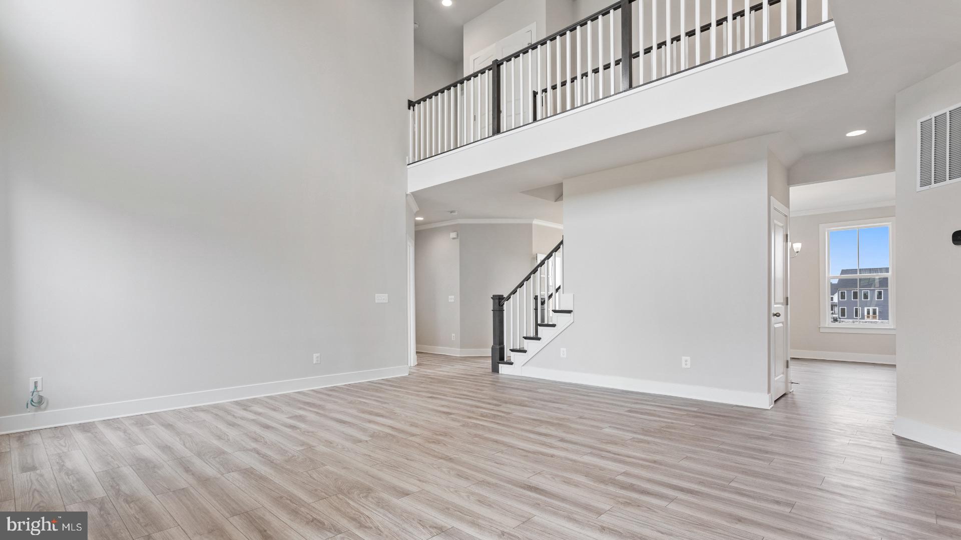 SOUTH LAKE - Residential