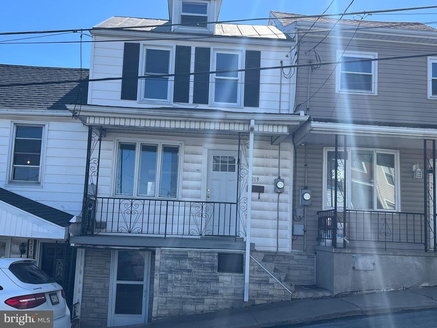 Two bedroom one and a half bath newly remodeled. Rent is 1050 per month security deposit is 1050. 2100 total due to move in. tenant pays electric bill and a  flat fee of 50.00 per month for water, sewer and trash. Application must be filled out and approved before any showing will take place. 500 credit score, income of 3150 per month and acceptable background check required. Please inquire for application link.