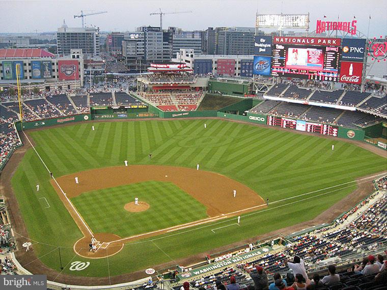 THE PARK AT ADDISON METRO - Residential