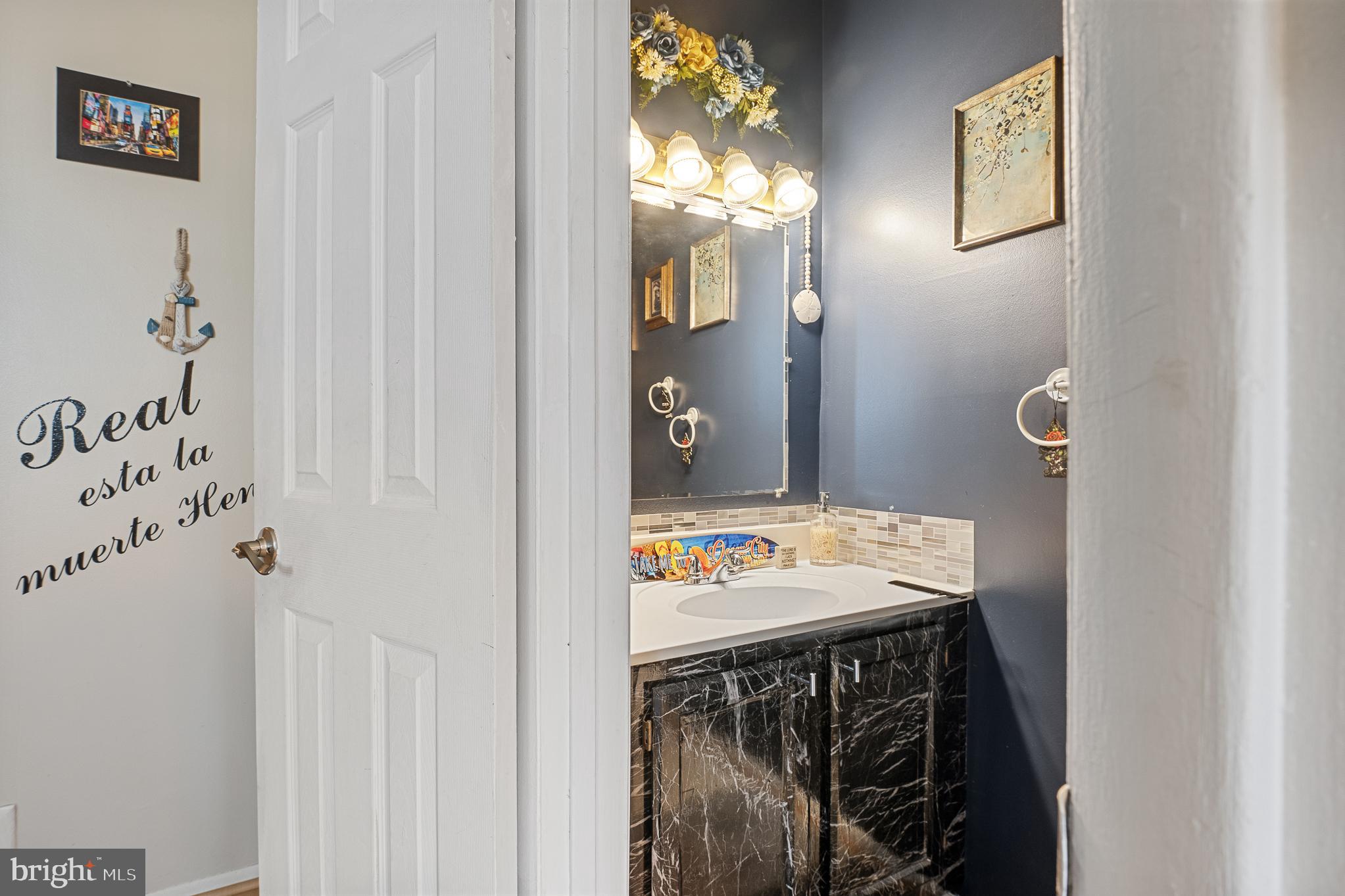 DUNSHIRE TOWNHOUSES - Residential Lease