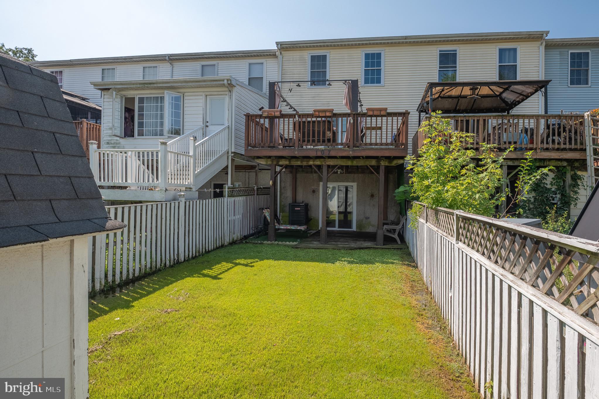 DUNSHIRE TOWNHOUSES - Residential Lease