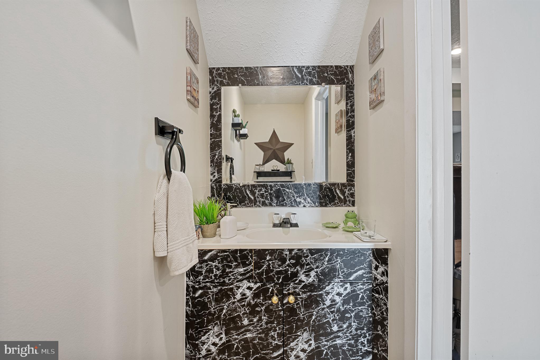 DUNSHIRE TOWNHOUSES - Residential Lease