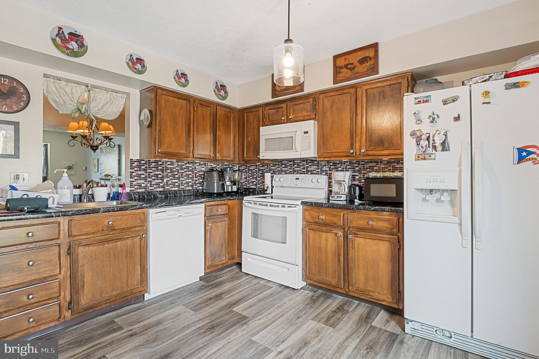 DUNSHIRE TOWNHOUSES - Residential Lease