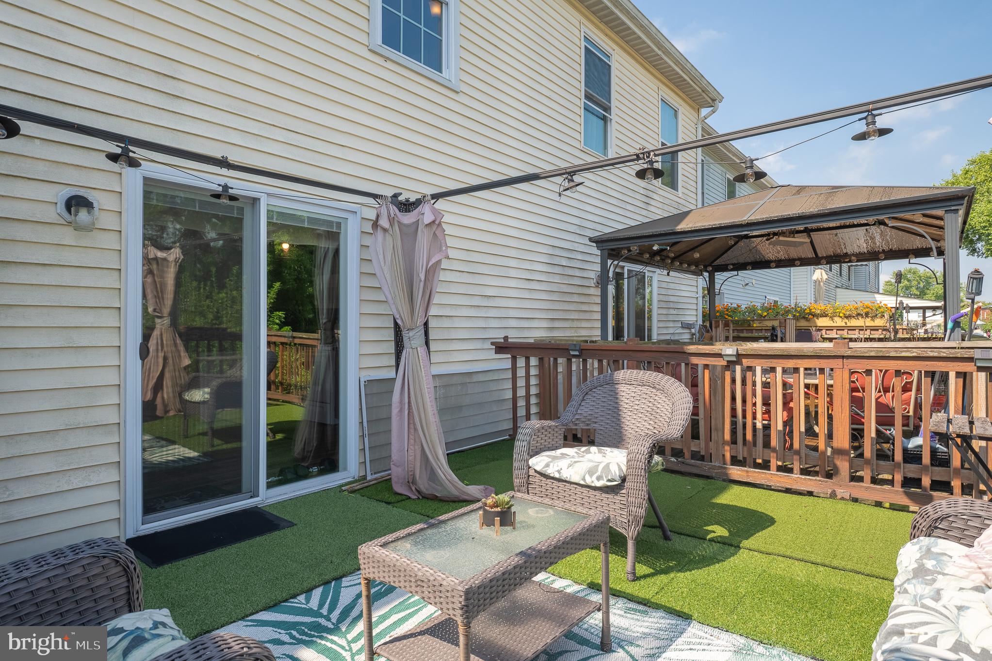 DUNSHIRE TOWNHOUSES - Residential Lease