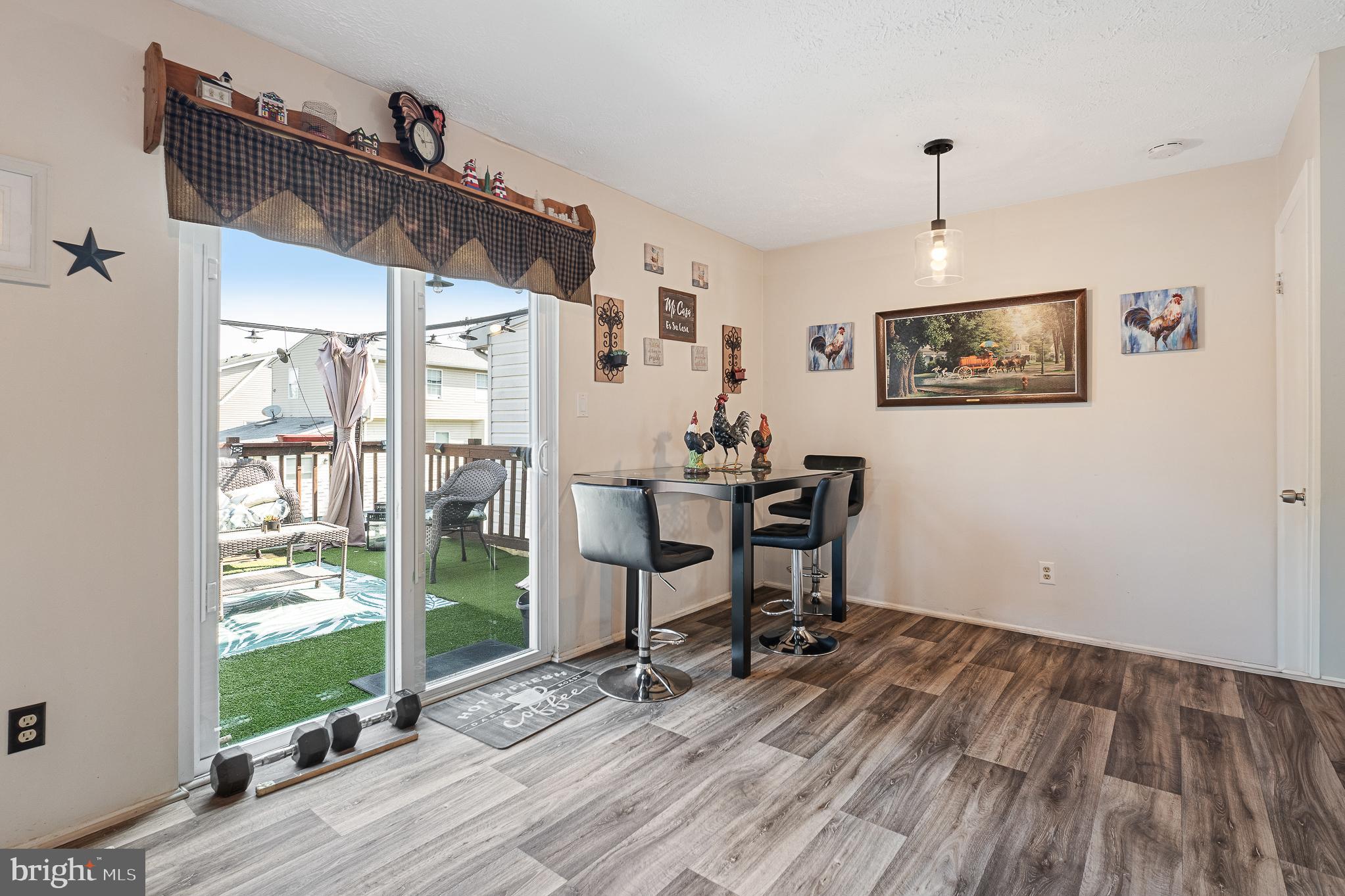 DUNSHIRE TOWNHOUSES - Residential Lease