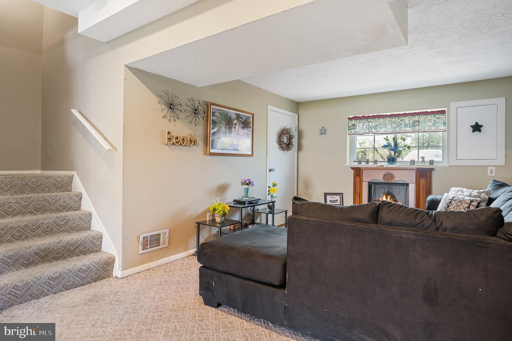 DUNSHIRE TOWNHOUSES - Residential Lease