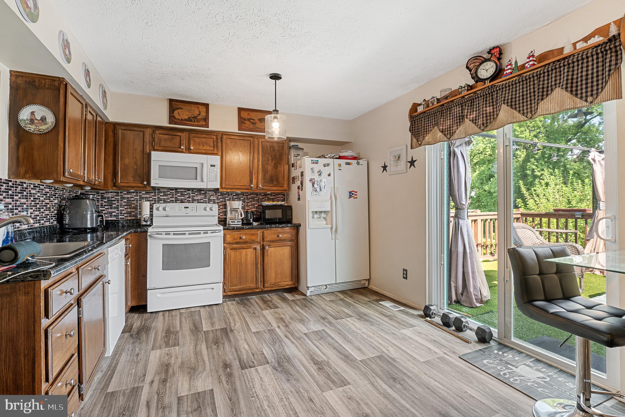 DUNSHIRE TOWNHOUSES - Residential Lease