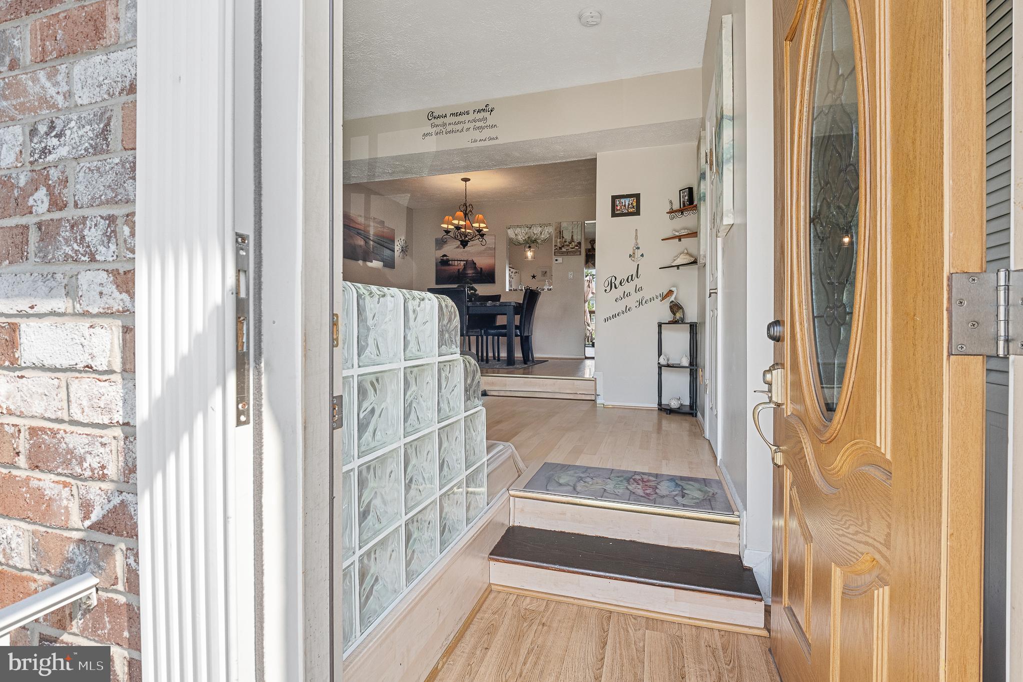 DUNSHIRE TOWNHOUSES - Residential Lease