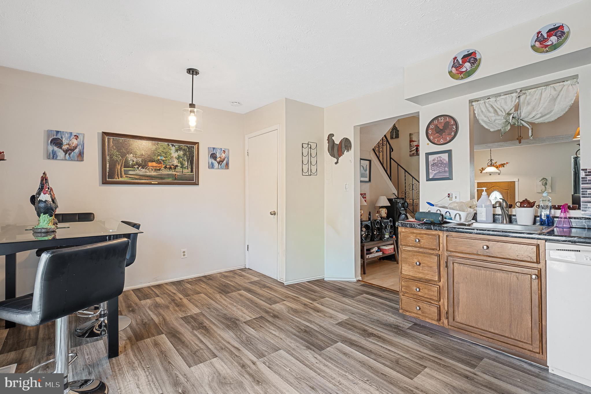 DUNSHIRE TOWNHOUSES - Residential Lease