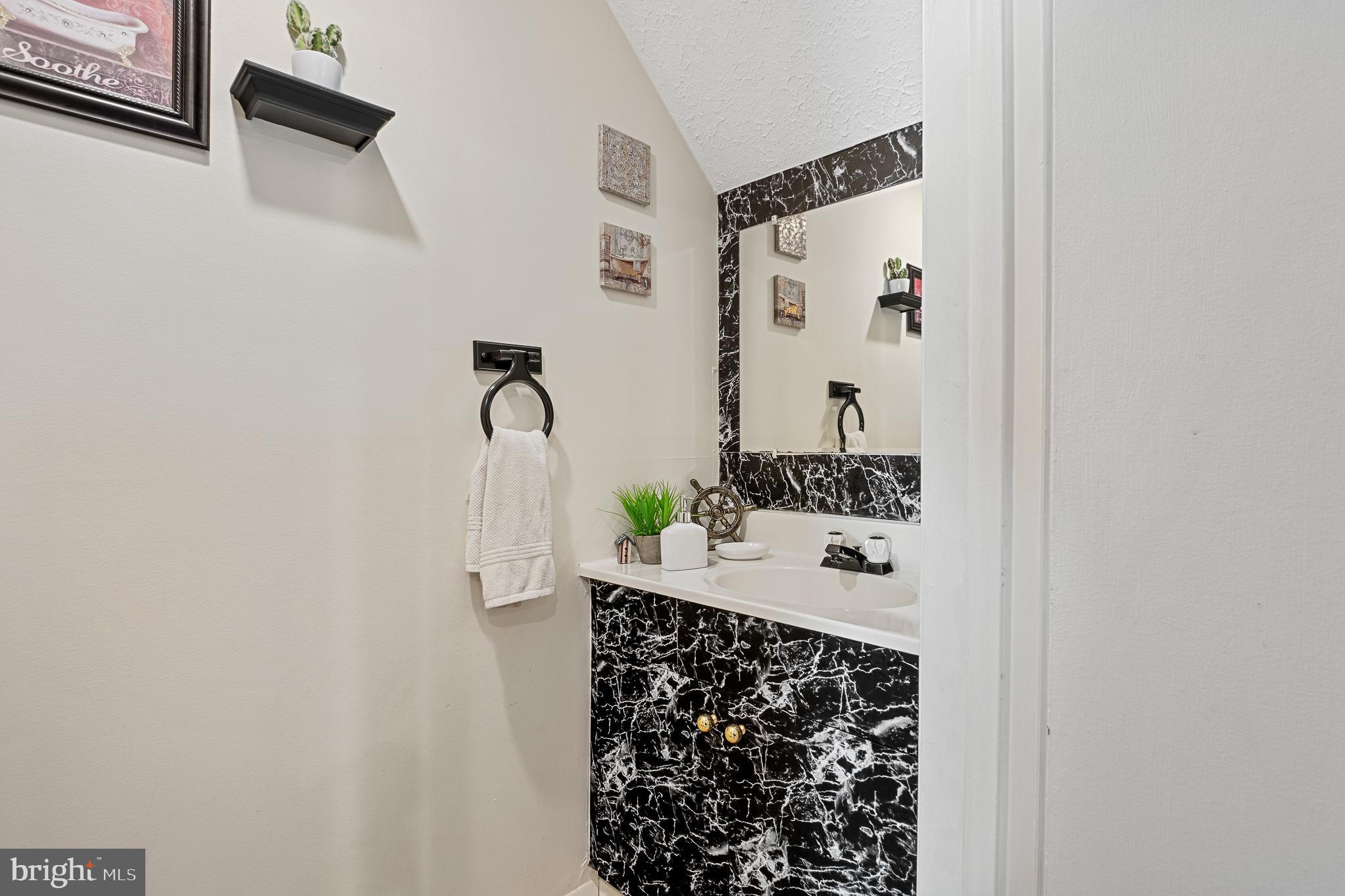 DUNSHIRE TOWNHOUSES - Residential Lease