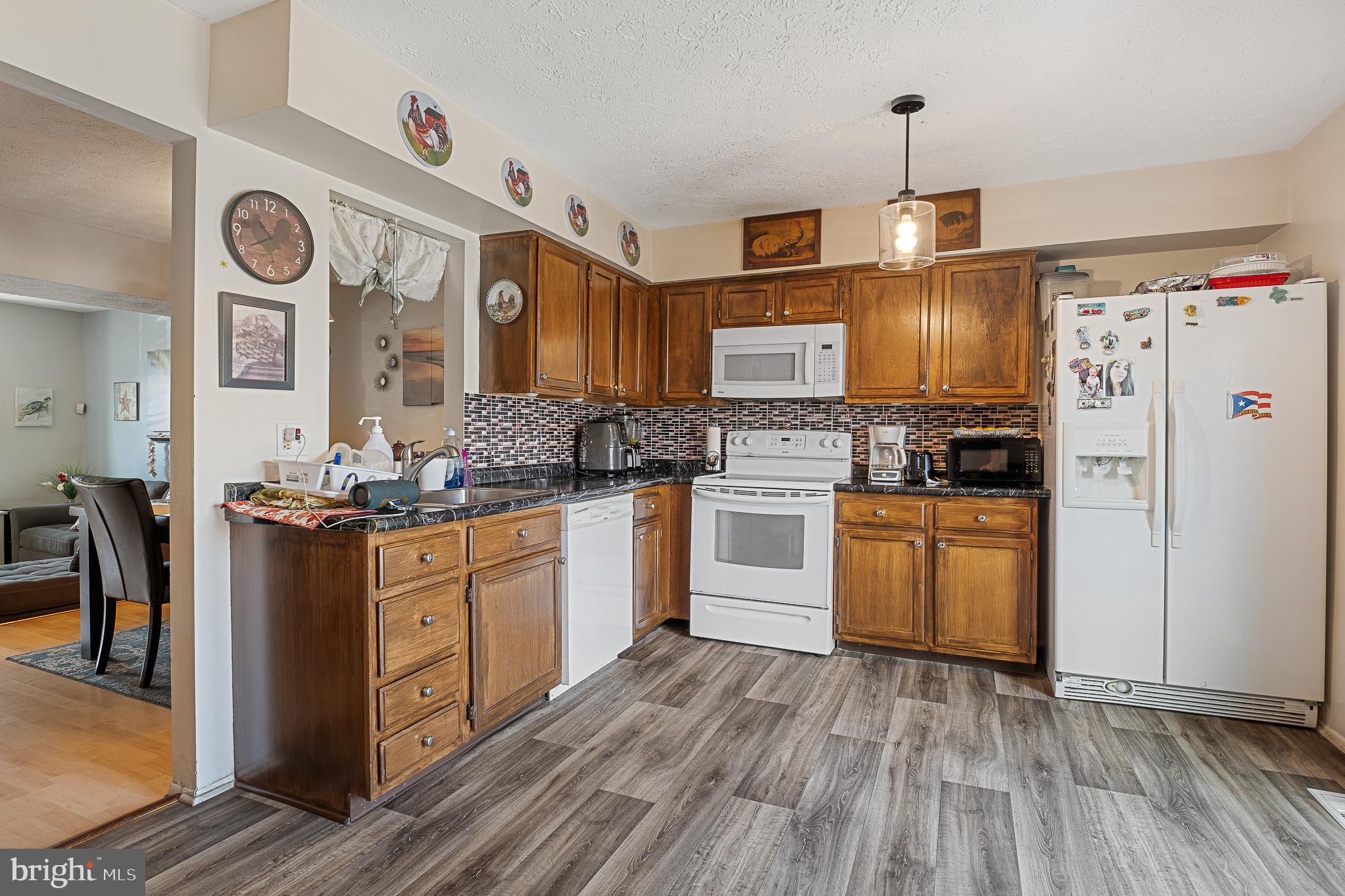 DUNSHIRE TOWNHOUSES - Residential Lease