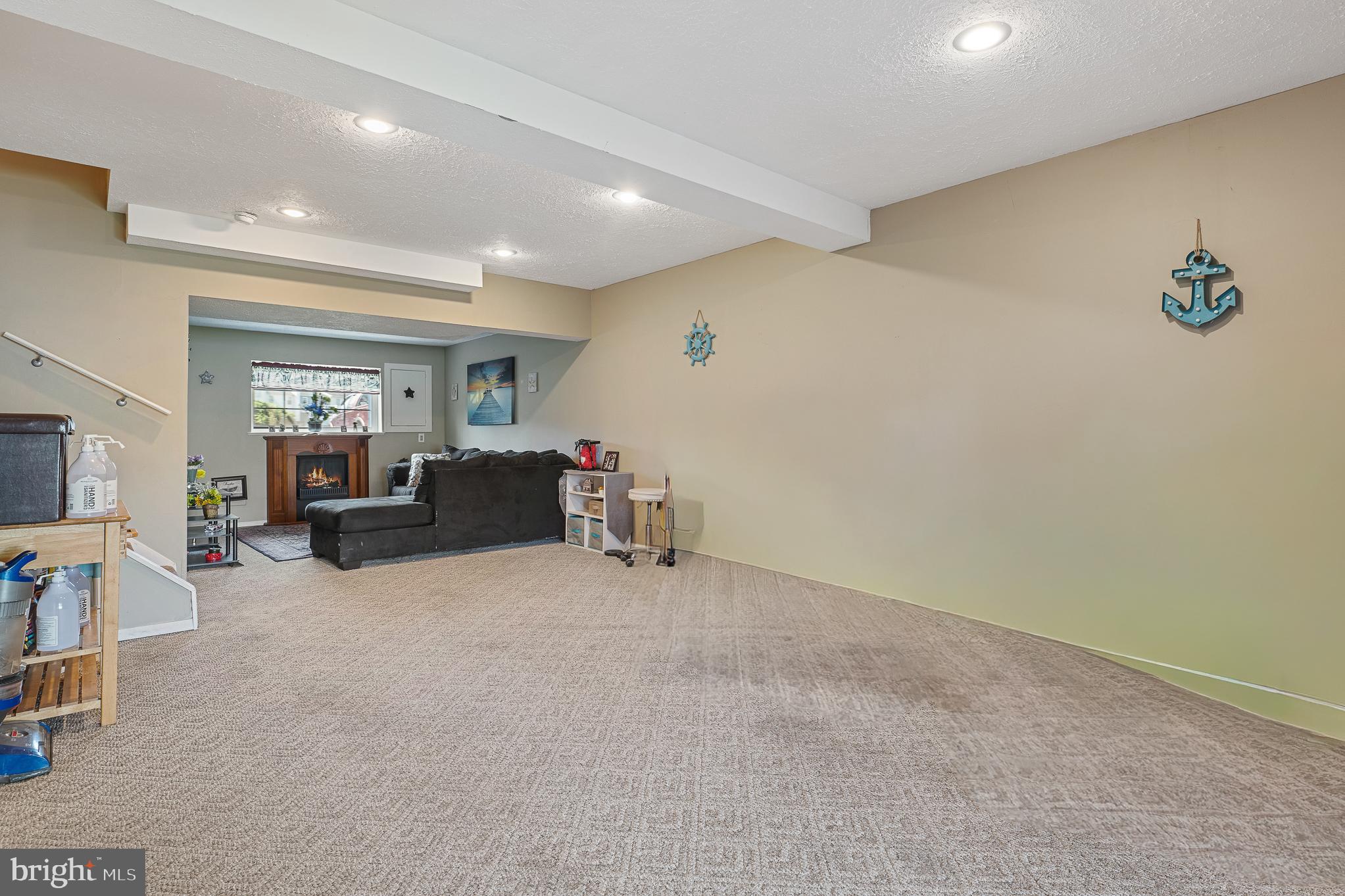 DUNSHIRE TOWNHOUSES - Residential Lease