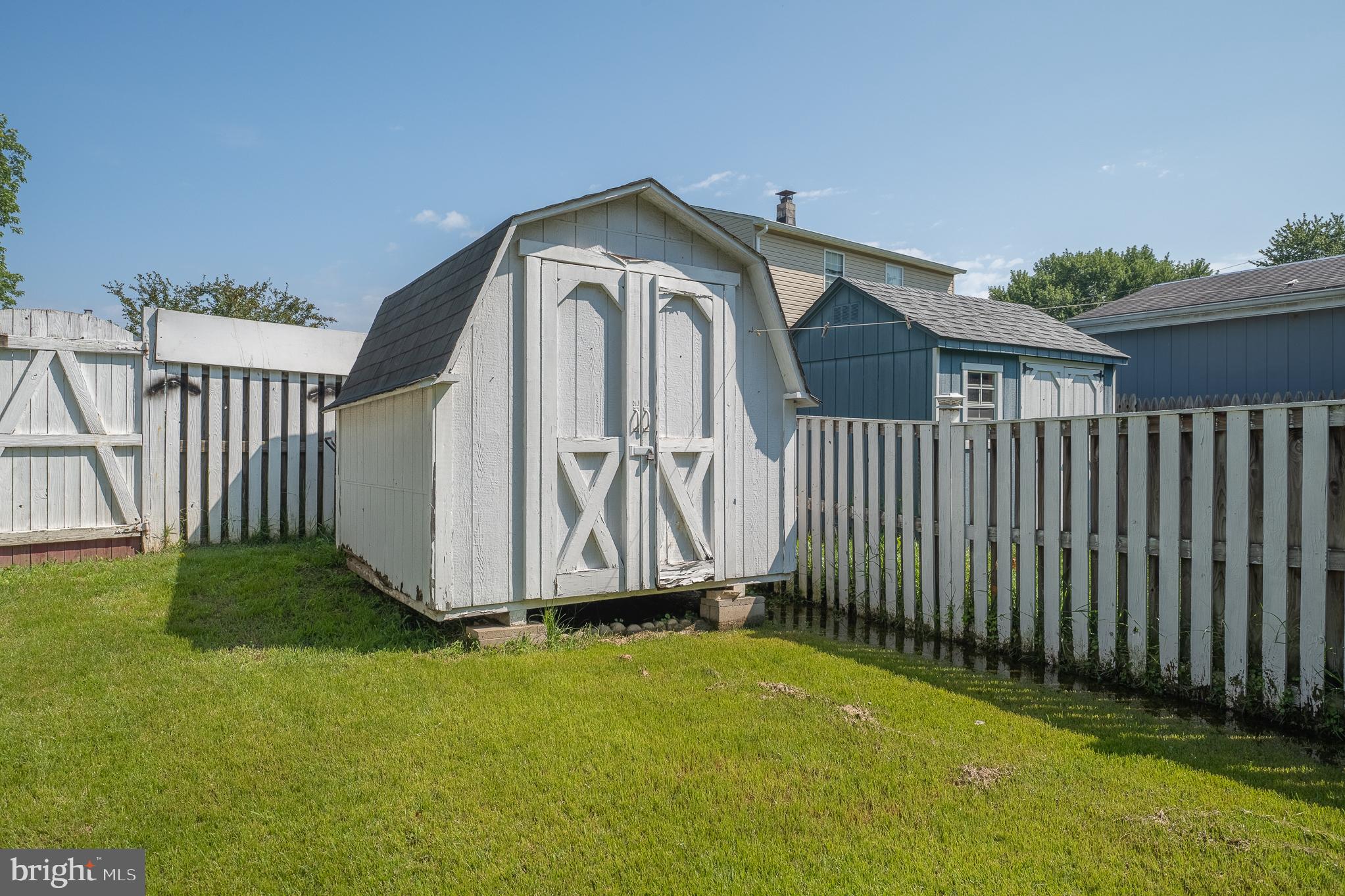 DUNSHIRE TOWNHOUSES - Residential Lease