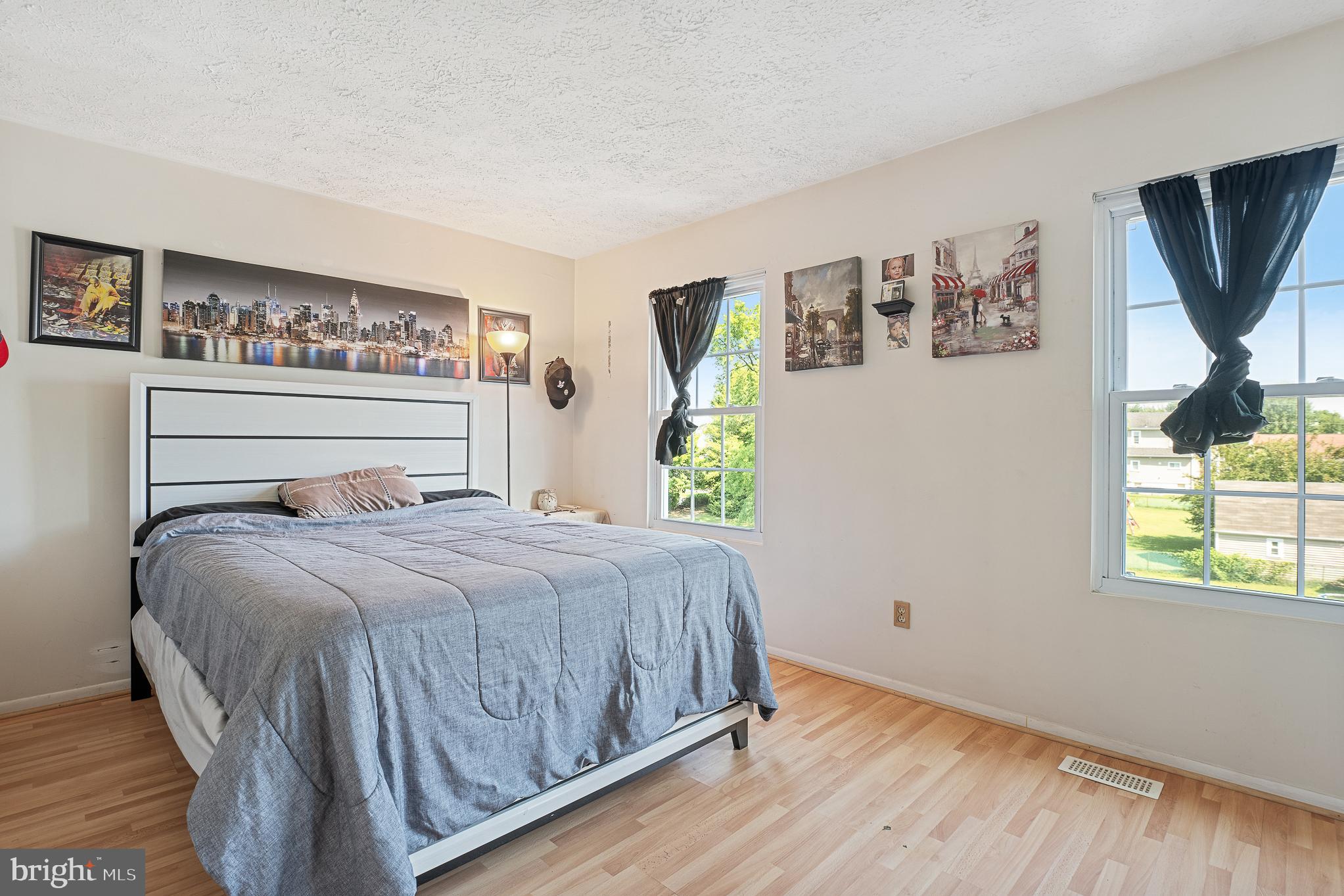 DUNSHIRE TOWNHOUSES - Residential Lease