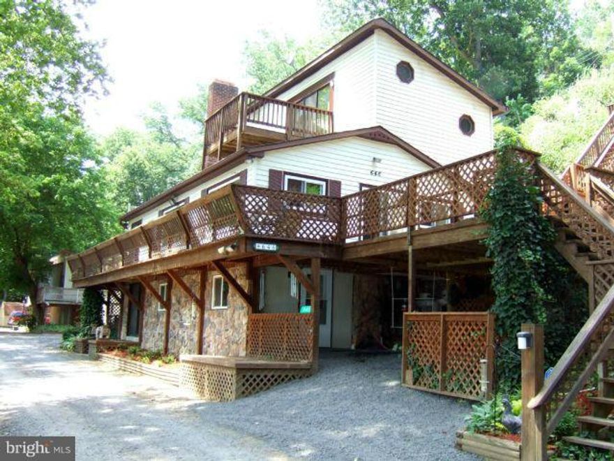 DEEP WATER PALACE-, 5BR $339,900 RENTAL INCOME POSS. Front Royal, VA 1 hr out. Furnished 3 story, 3 BA. Mint shape. Office, in-law apt. hot tub, gazebo, pavilion, buffet bar, garage, party lights, sound system. Deck labyrinth, 2 docks, 200 ft. deep water. Park 10 cars. Water ski, speed boat, swim, fish, canoe. Mtn., river views. Ideal for large family, group retreat. Private. Almost 1 ac. No POA.