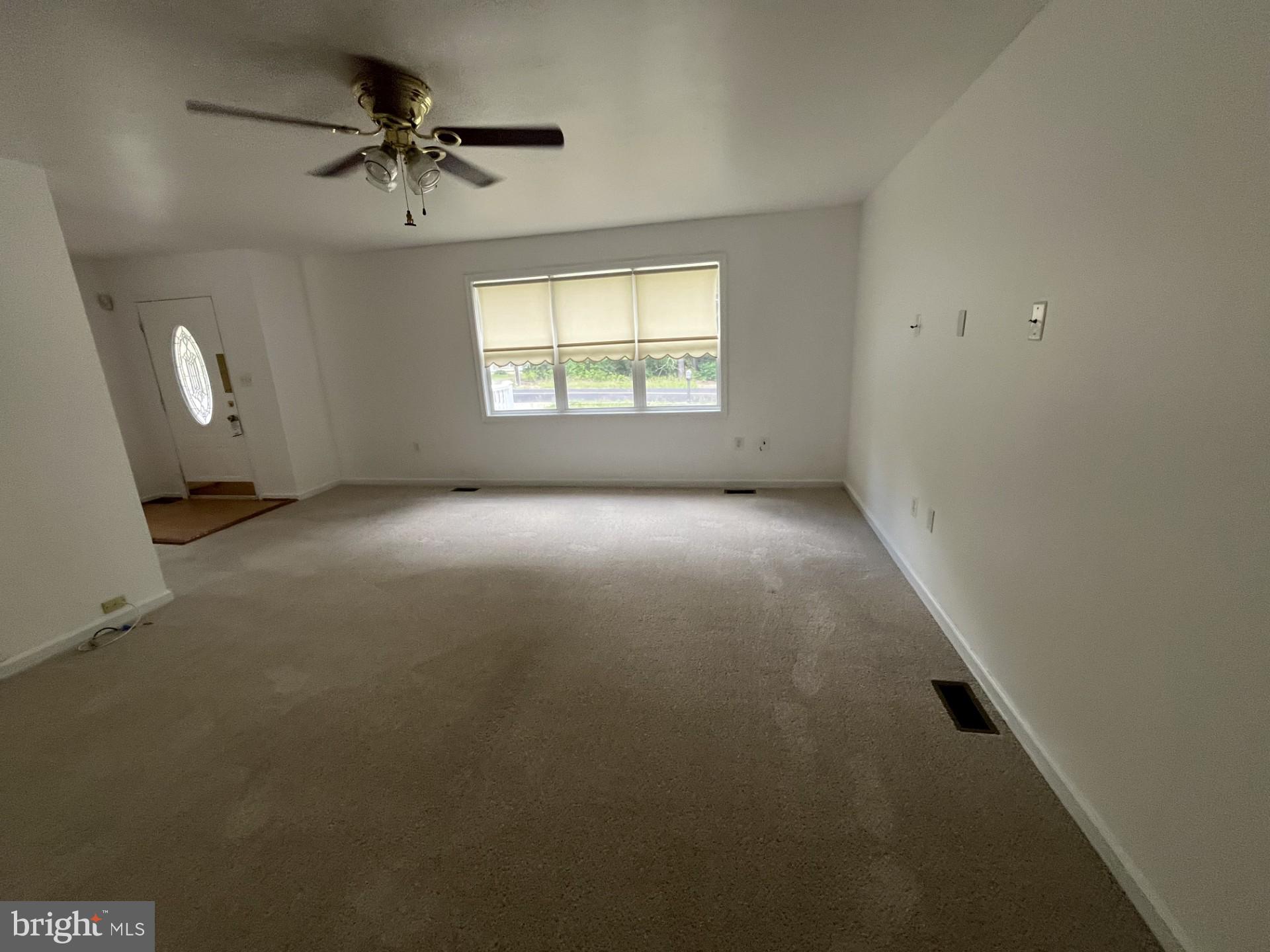 LAKE LAND - Residential Lease