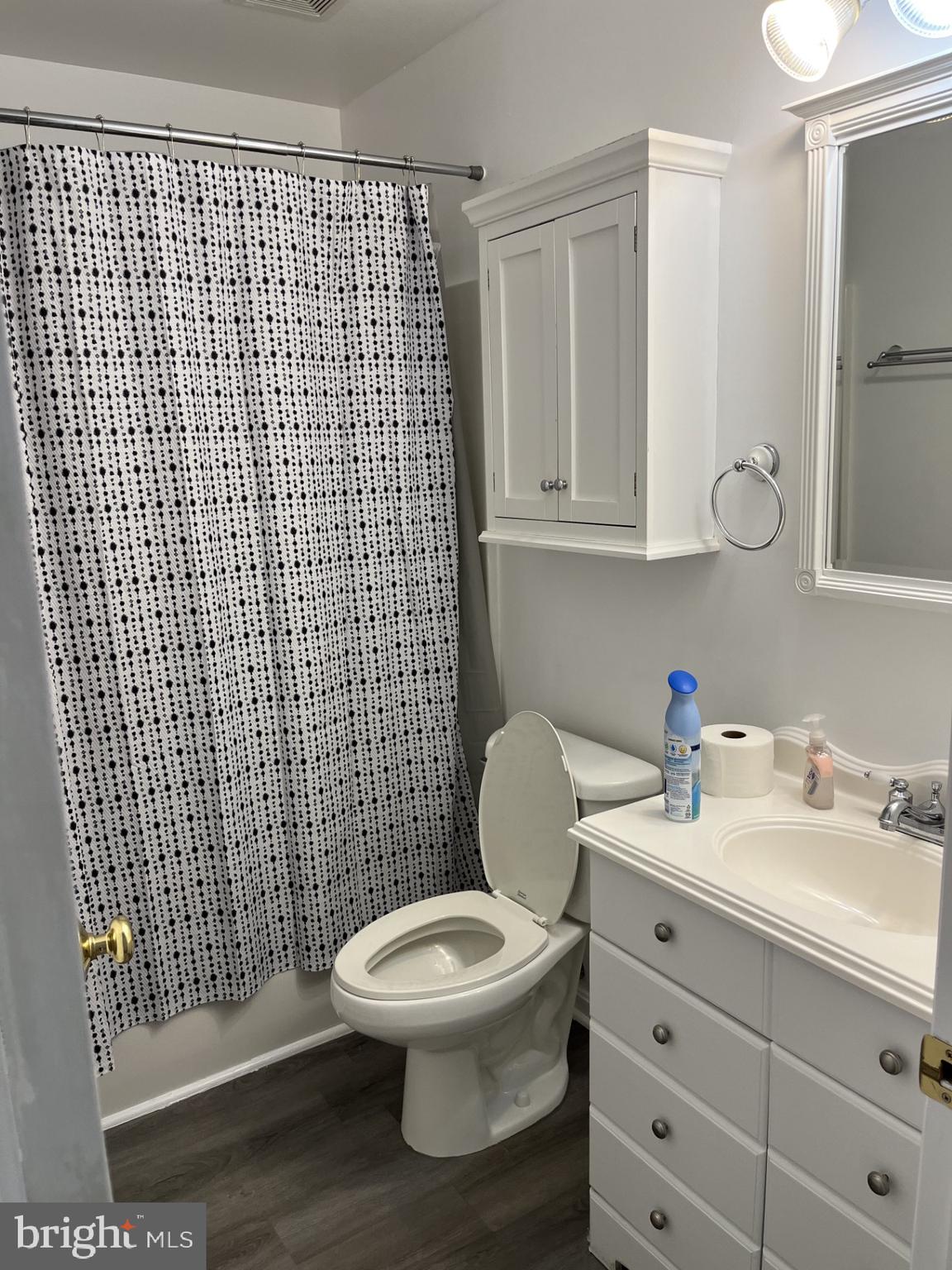 LAKE LAND - Residential Lease