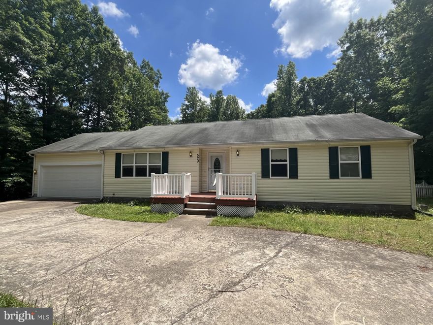 A lovely single level home with 3 large bedrooms and 2 full bathrooms and a fenced-in backyard.  Located in a lake access community, this property also has an attached garage and a circular driveway.