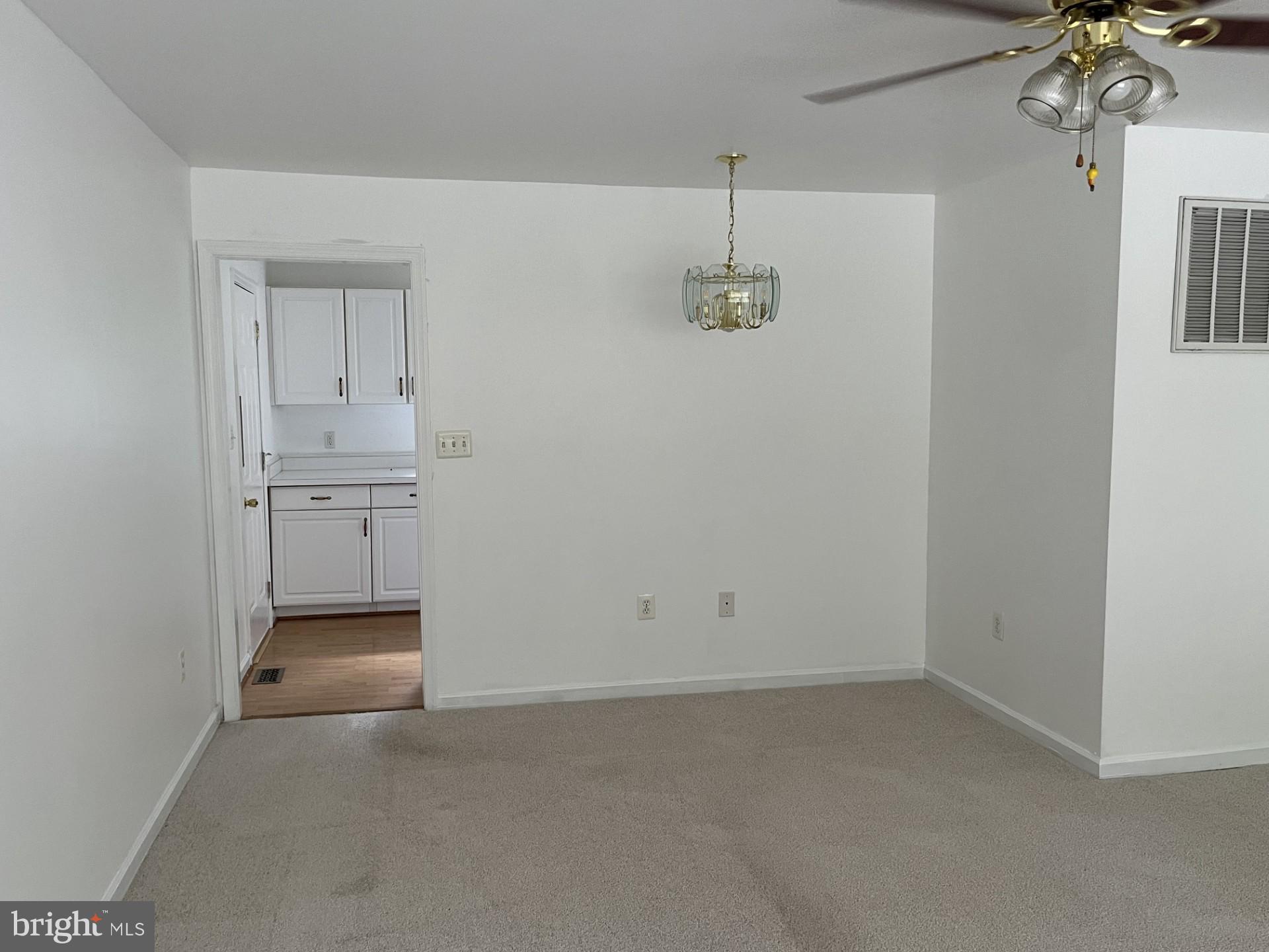 LAKE LAND - Residential Lease