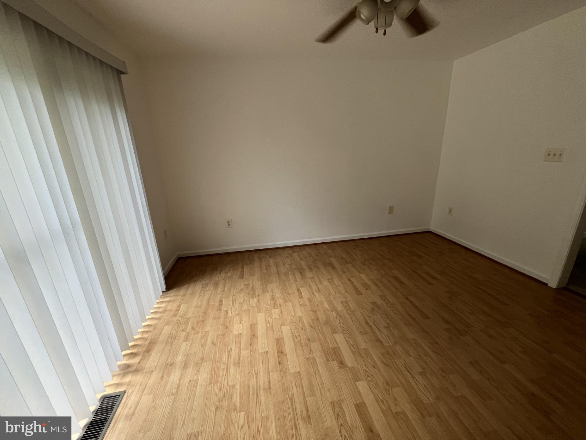 LAKE LAND - Residential Lease