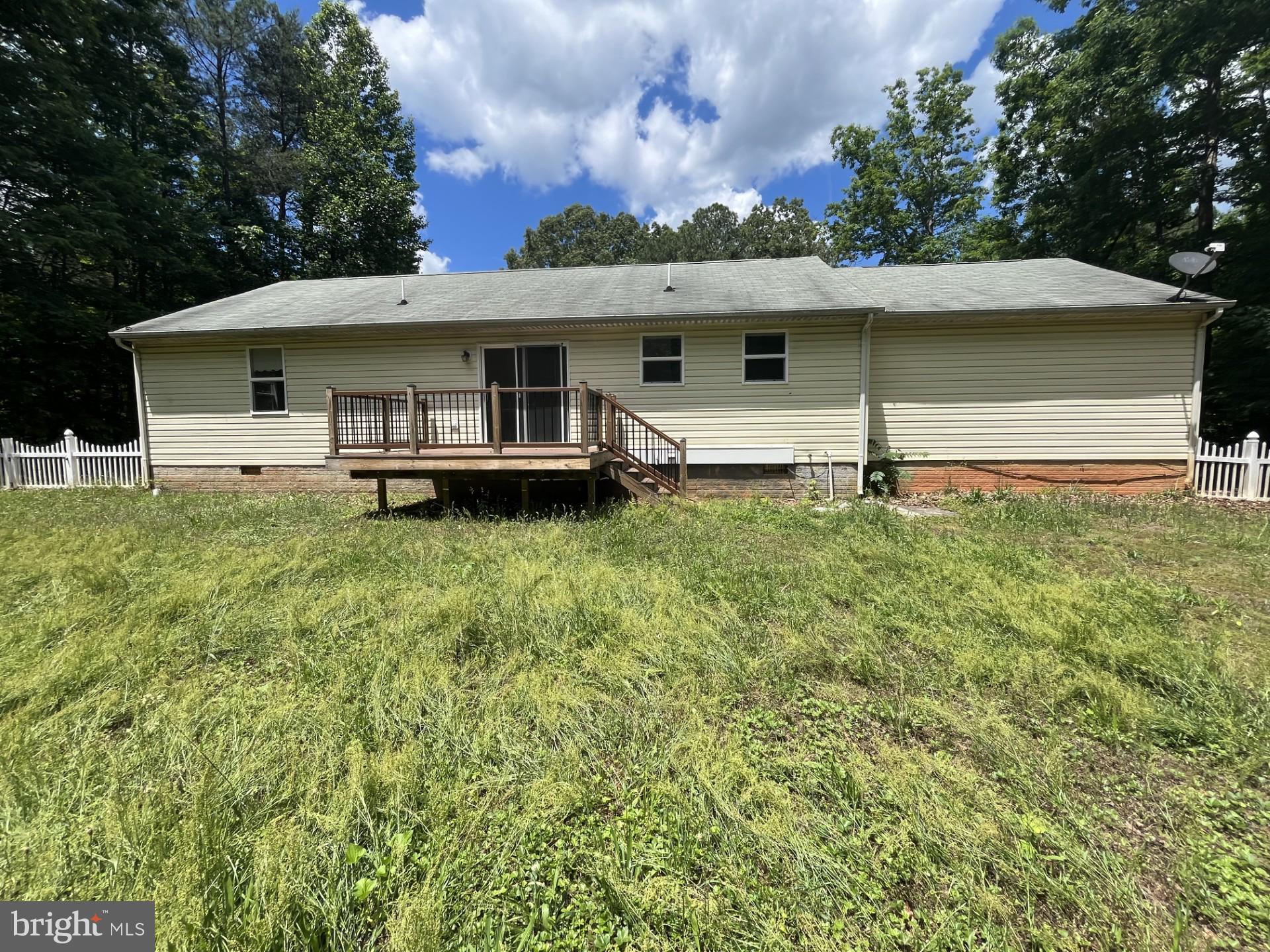 LAKE LAND - Residential Lease