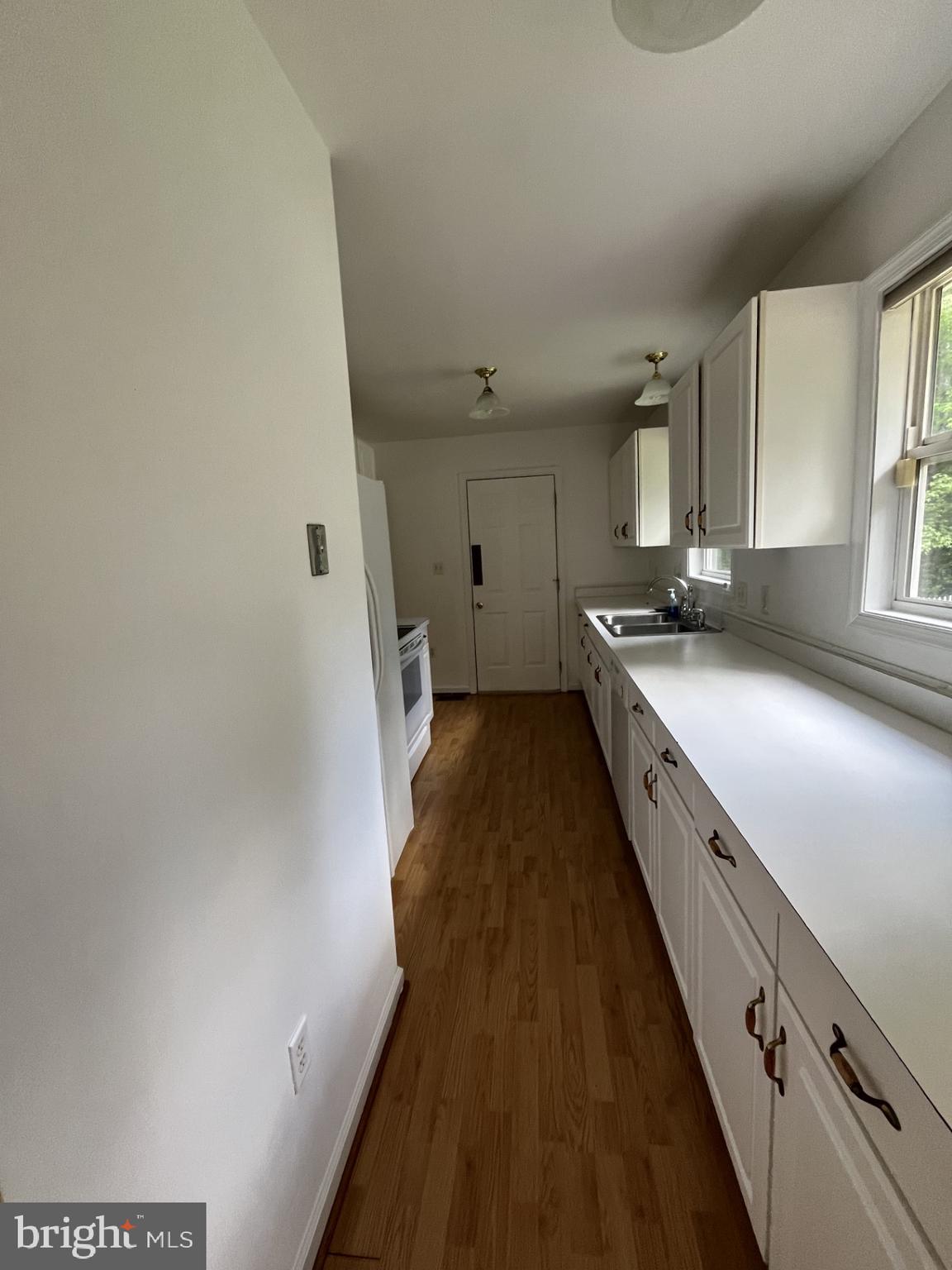 LAKE LAND - Residential Lease