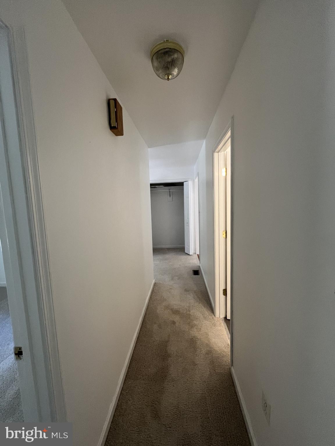 LAKE LAND - Residential Lease