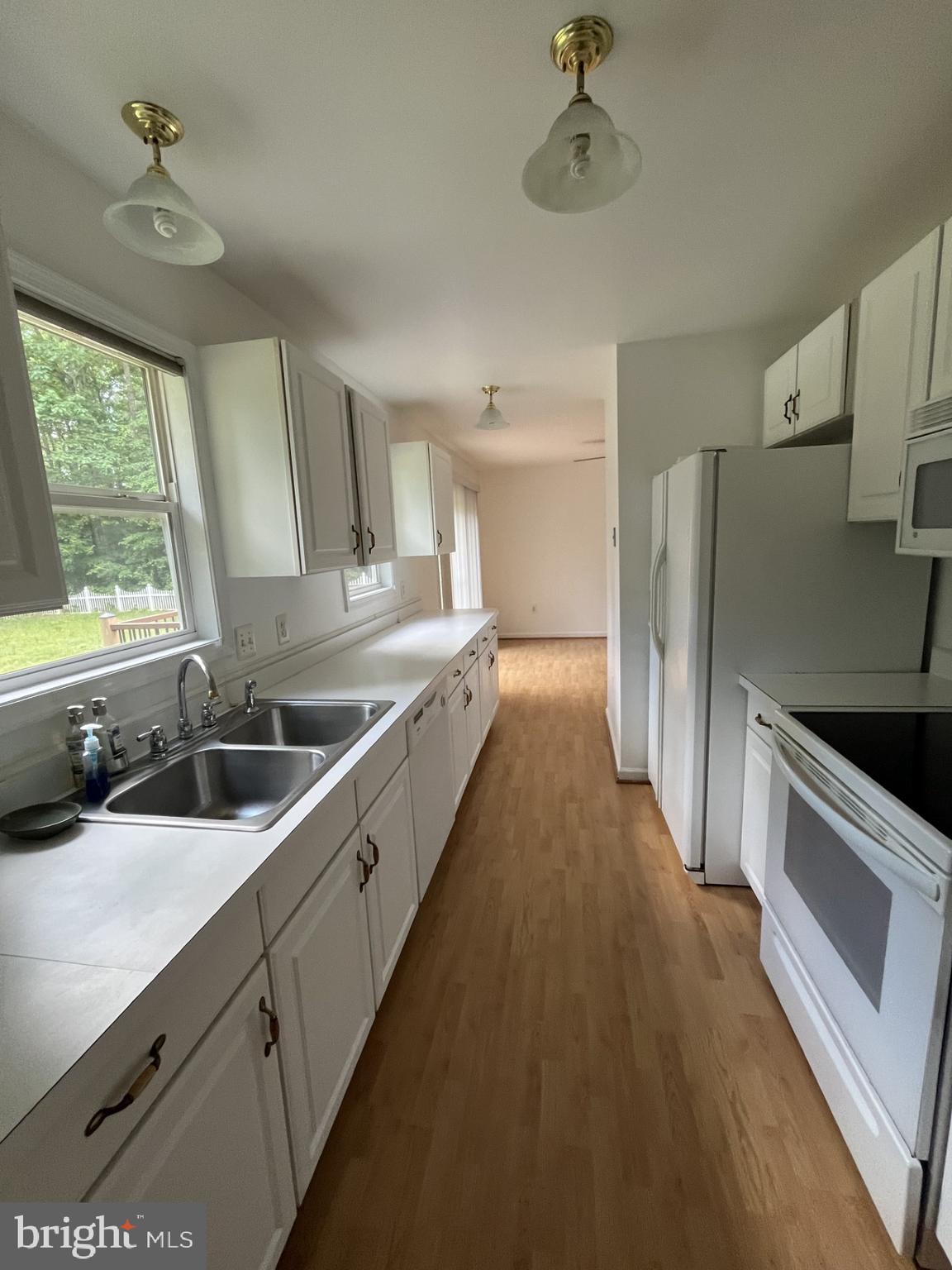 LAKE LAND - Residential Lease