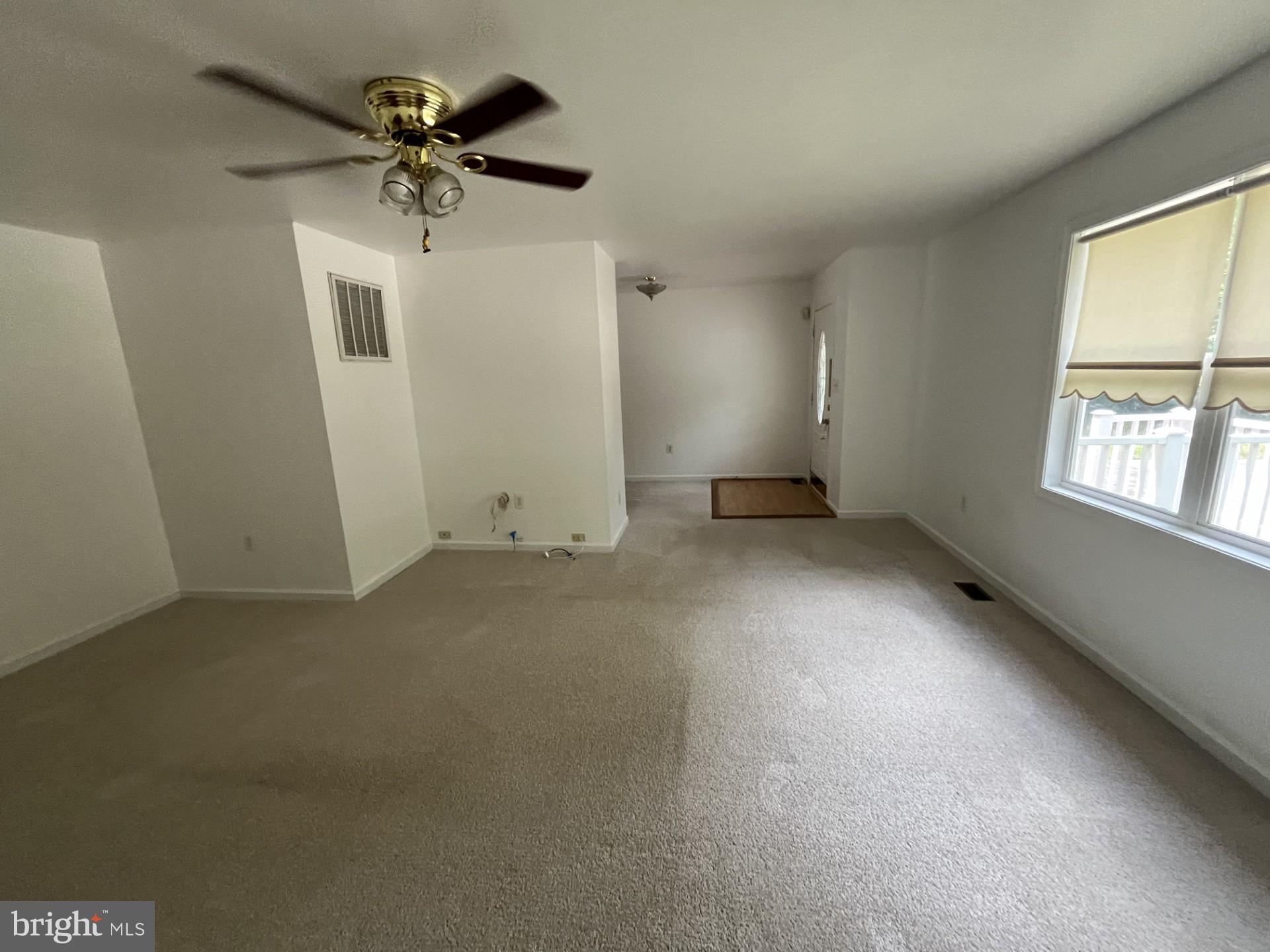 LAKE LAND - Residential Lease