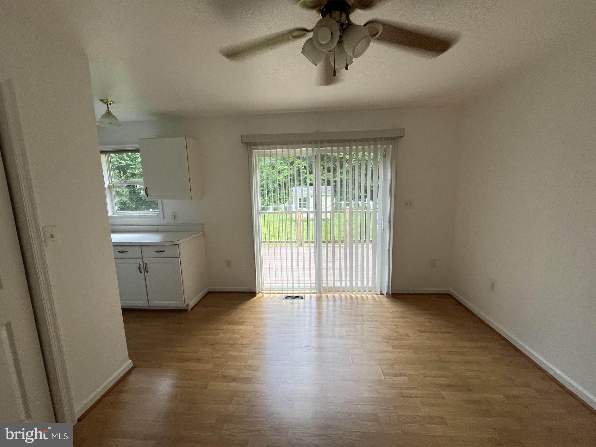 LAKE LAND - Residential Lease