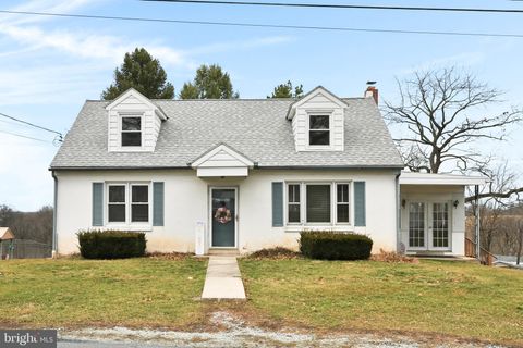 Photo of 14 N CONESTOGA VIEW DR, AKRON, PA 17501 (MLS # PALA2030810)