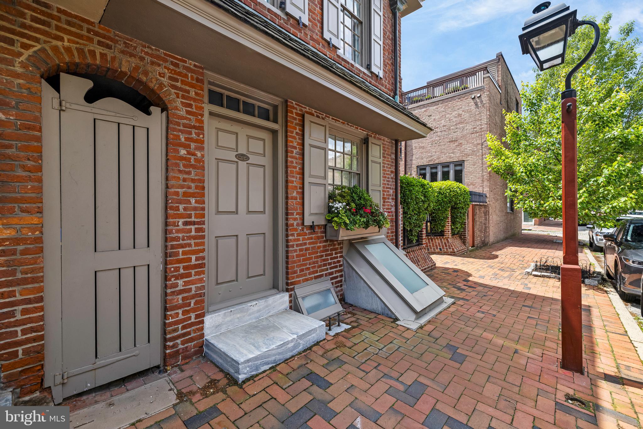 SOCIETY HILL - Residential