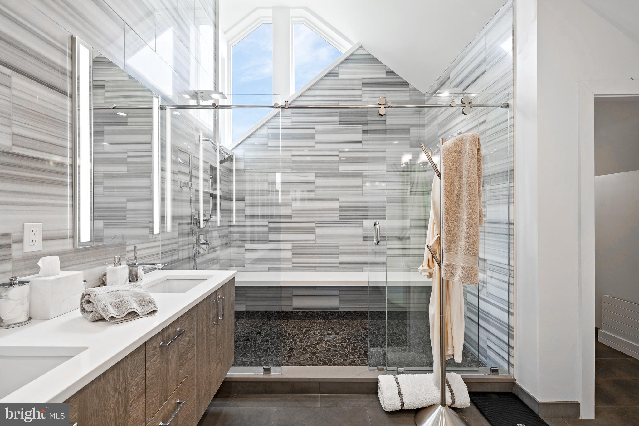 SOCIETY HILL - Residential