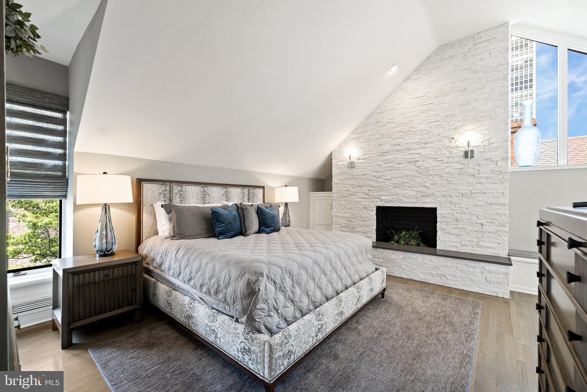 SOCIETY HILL - Residential