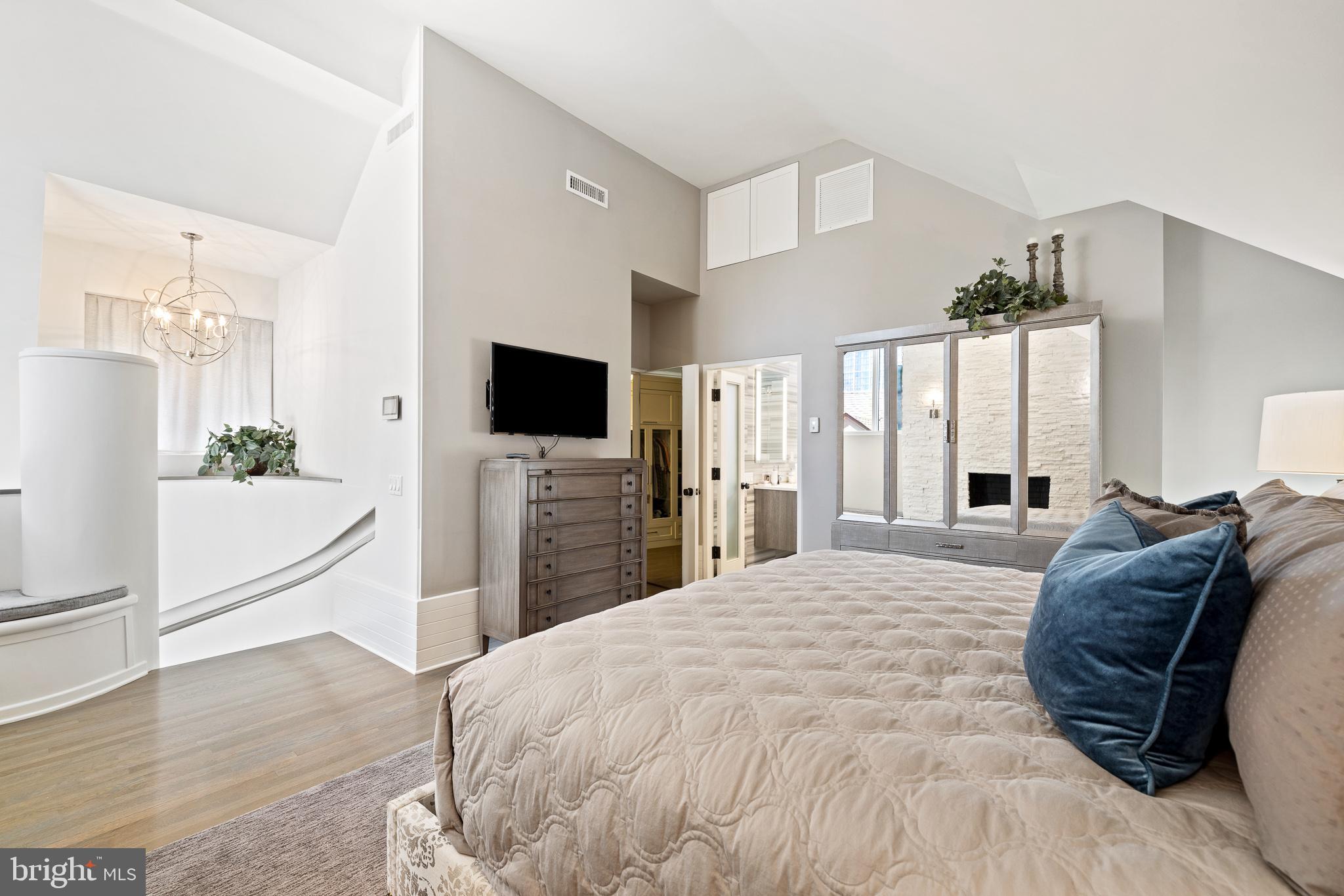 SOCIETY HILL - Residential