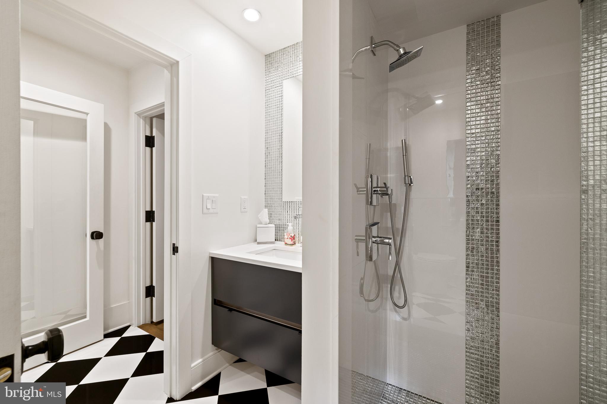 SOCIETY HILL - Residential