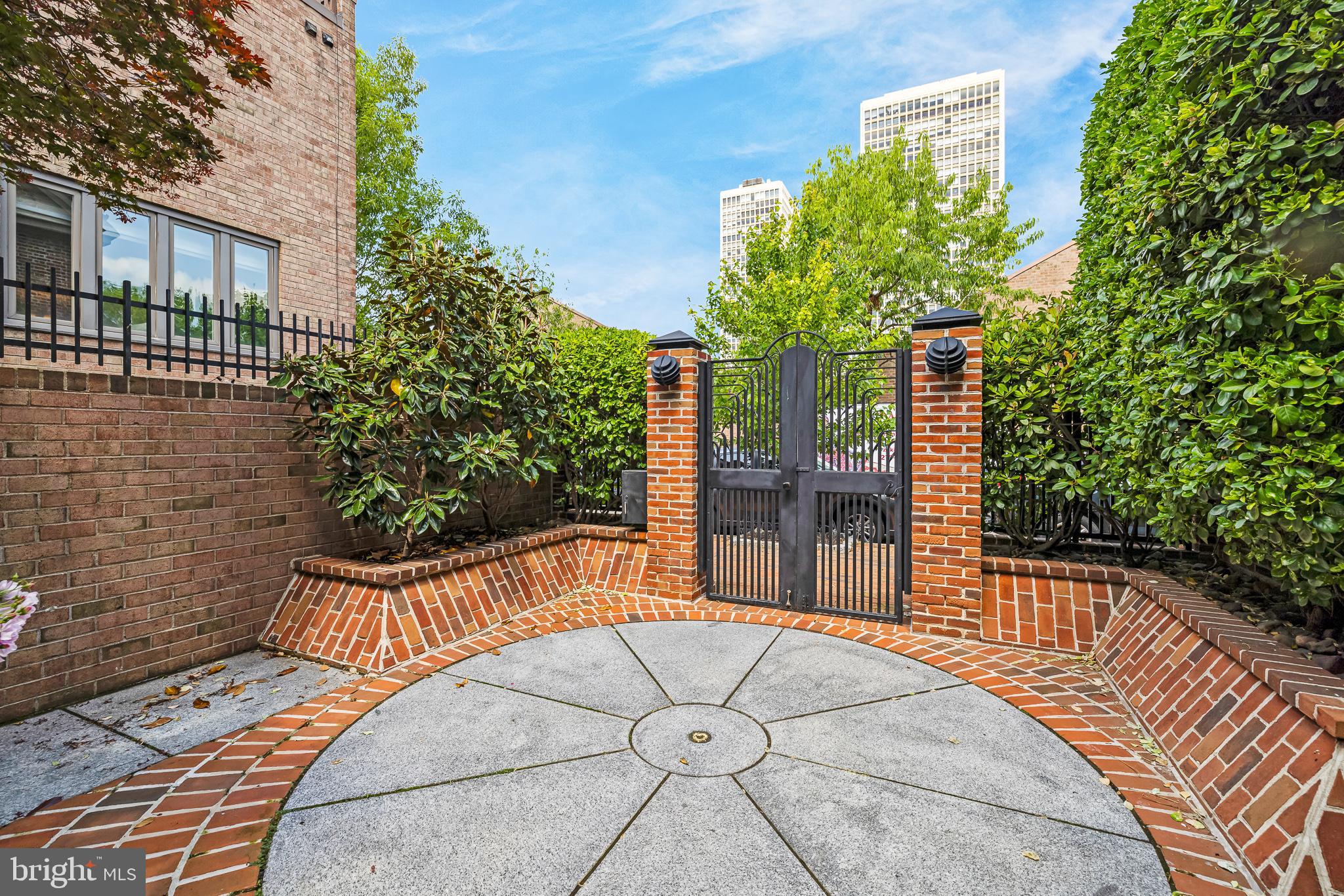 SOCIETY HILL - Residential