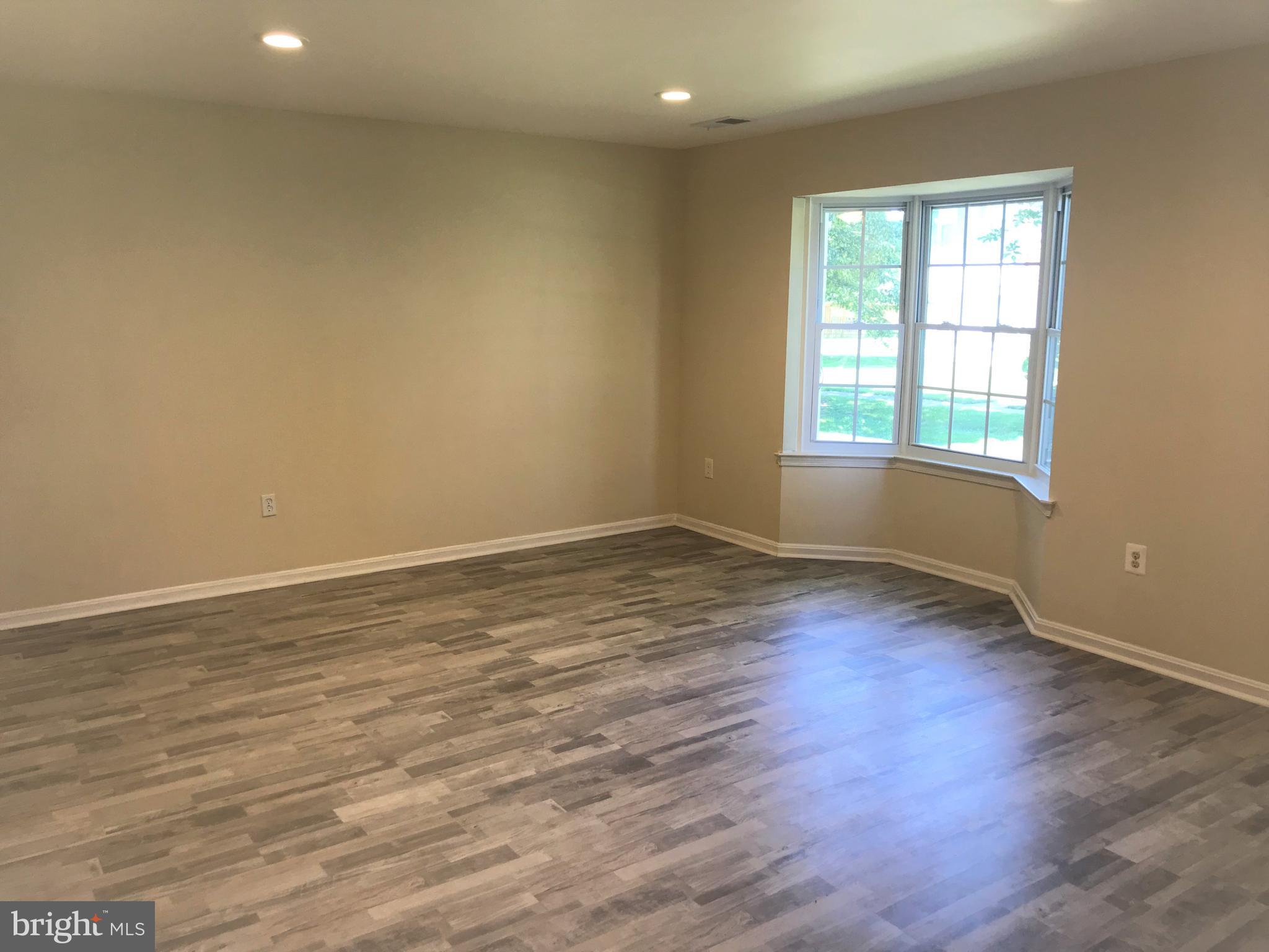 ST CHARLES HAMPSHIRE - Residential