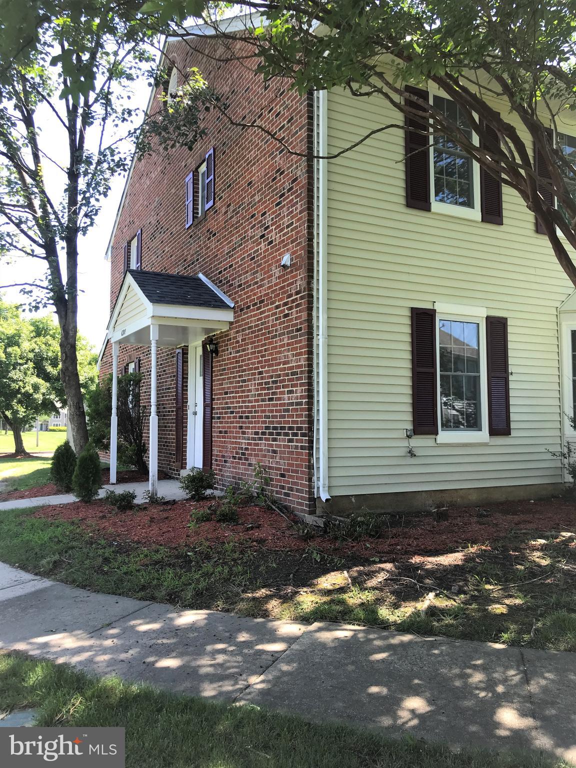 ST CHARLES HAMPSHIRE - Residential