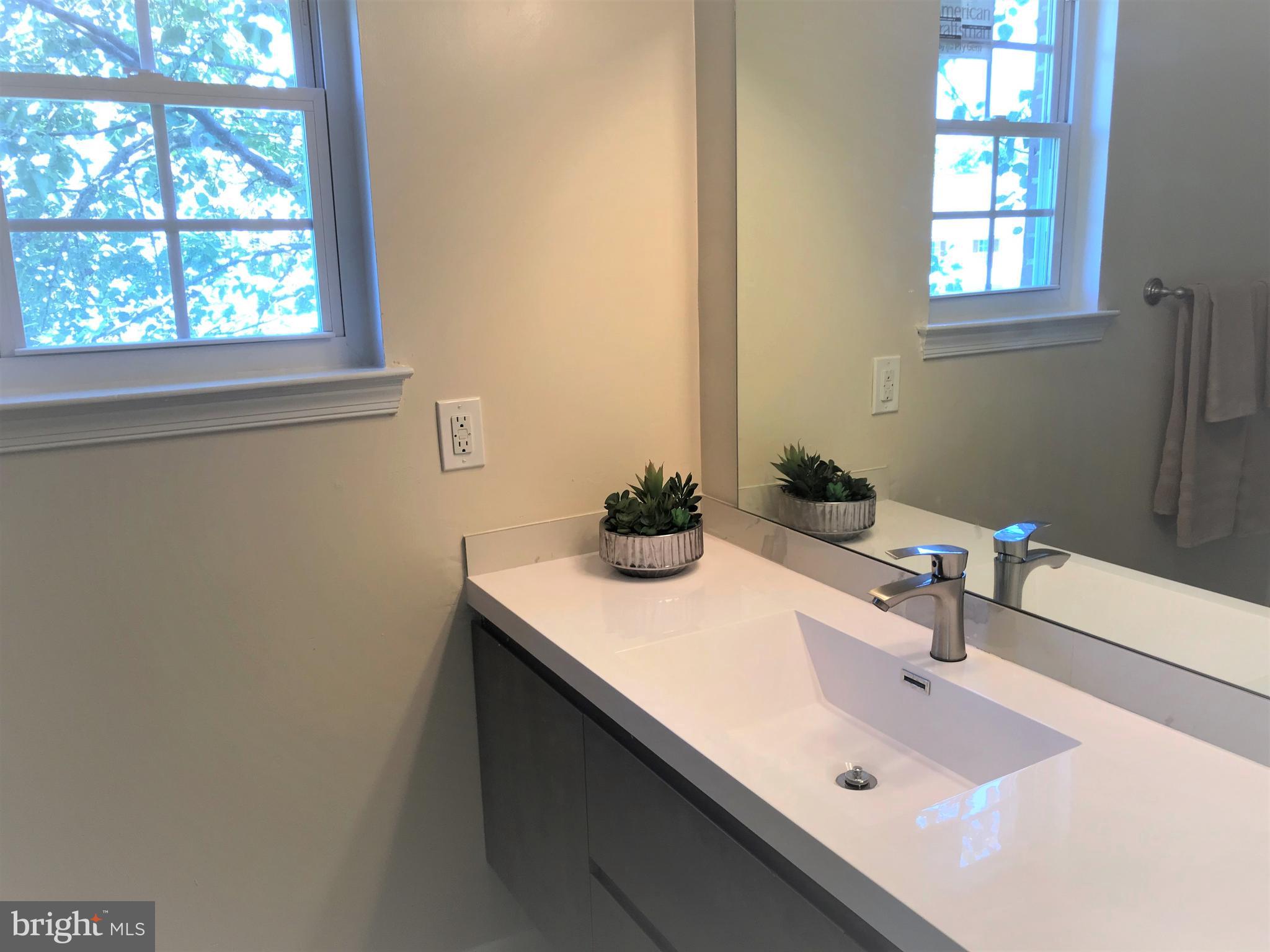 ST CHARLES HAMPSHIRE - Residential