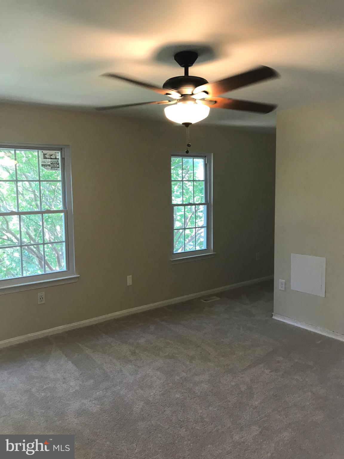 ST CHARLES HAMPSHIRE - Residential