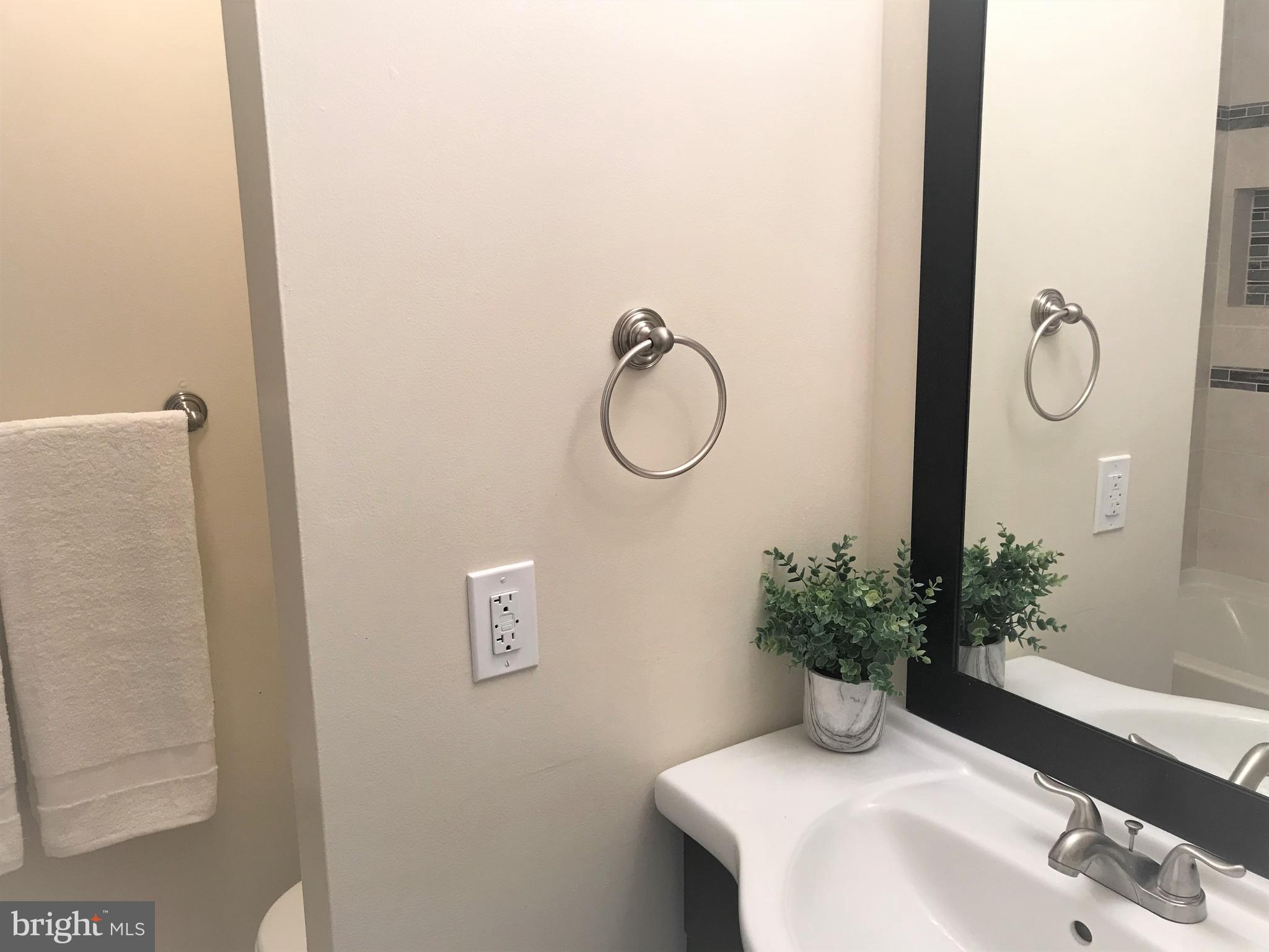 ST CHARLES HAMPSHIRE - Residential