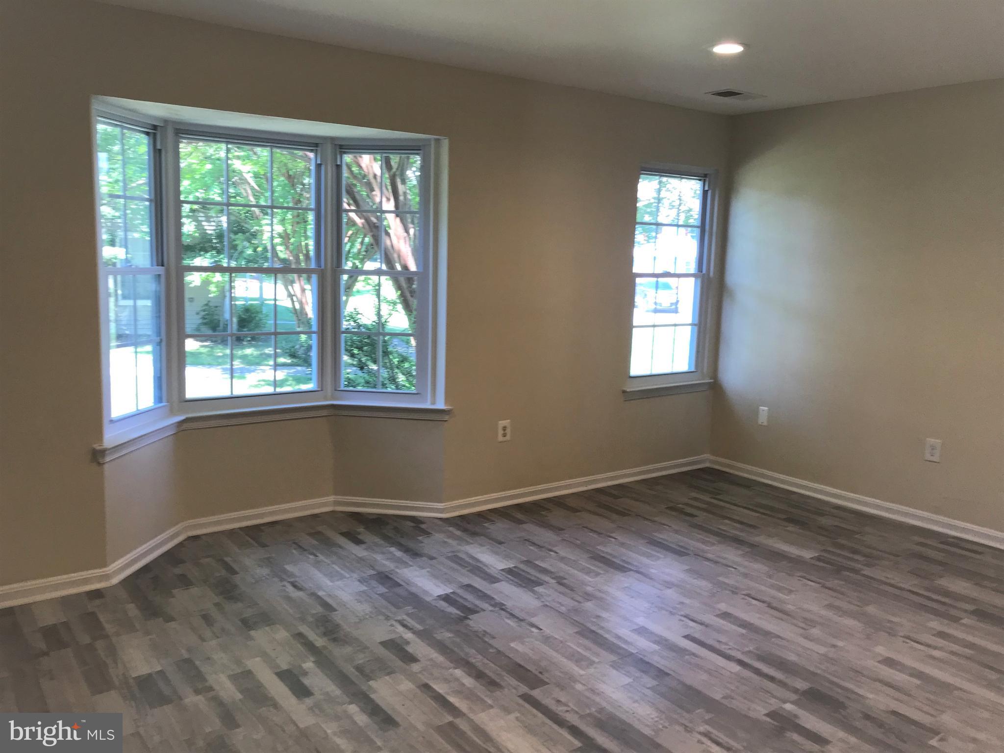 ST CHARLES HAMPSHIRE - Residential