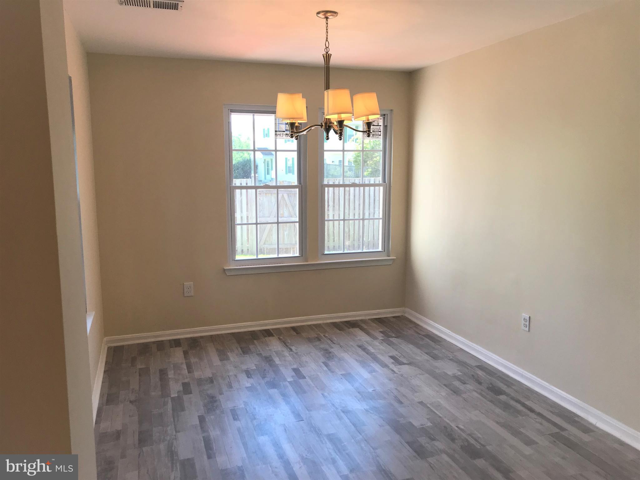 ST CHARLES HAMPSHIRE - Residential