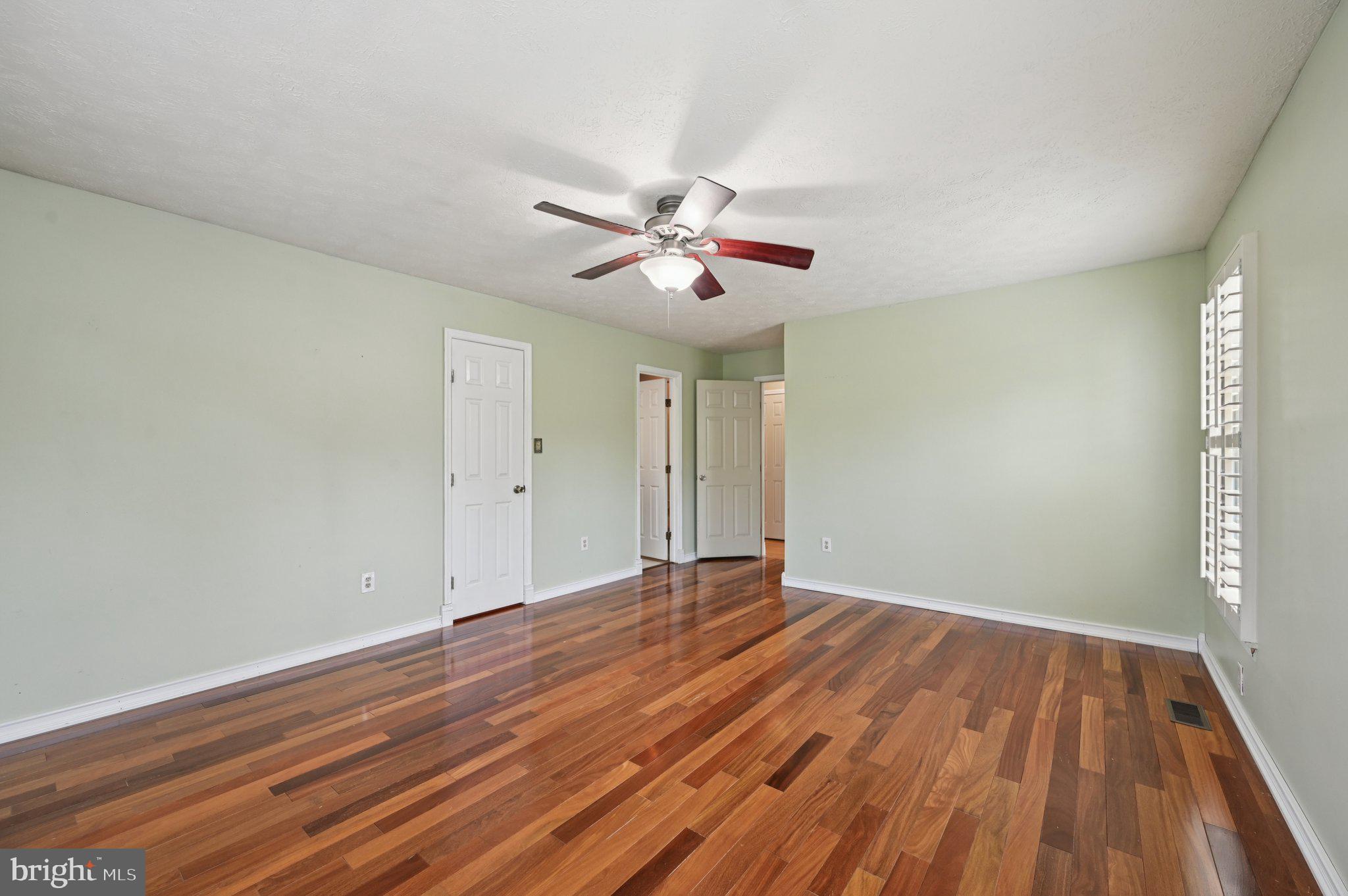 LONG REACH - Residential