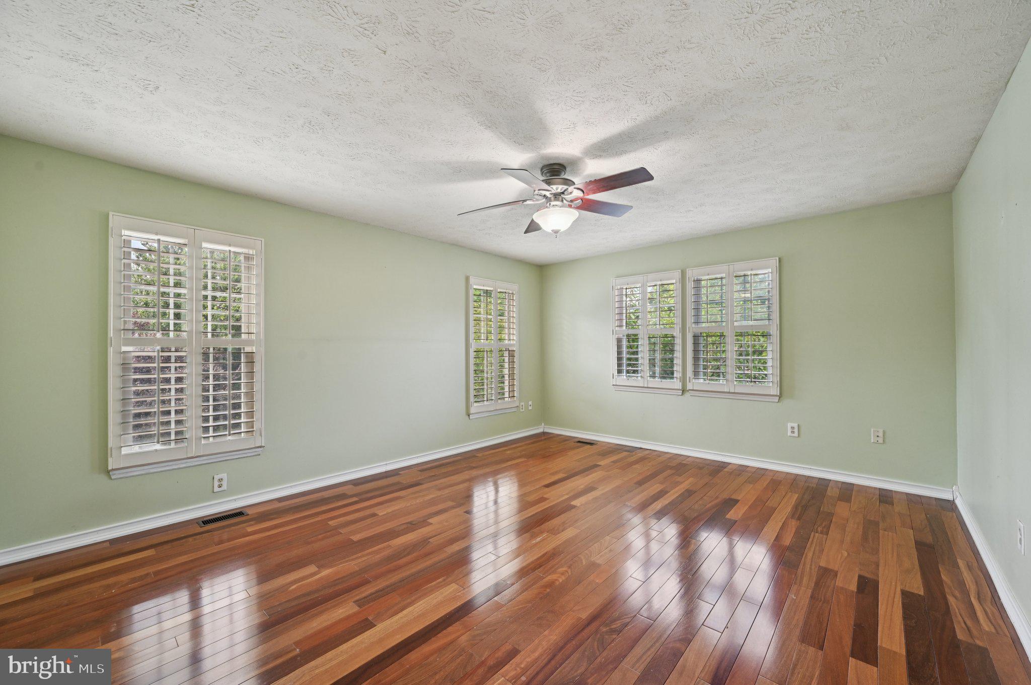 LONG REACH - Residential