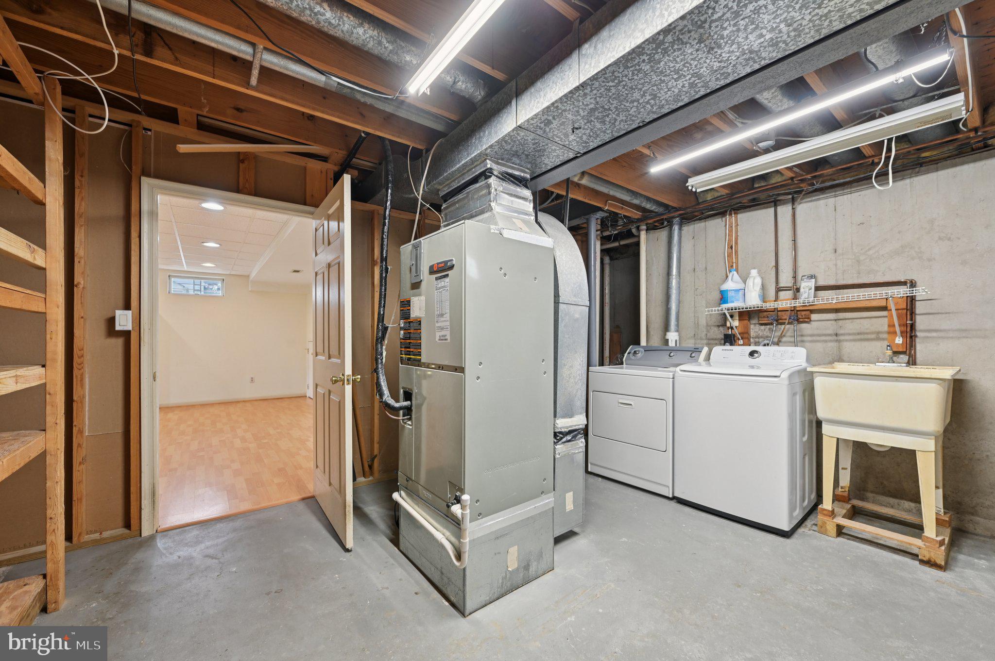 LONG REACH - Residential